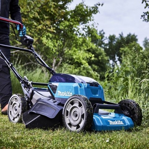 Akumulatorowa samobieżna kosiarka do trawy 2x18V 53.4cm Makita [DLM532ZX2]