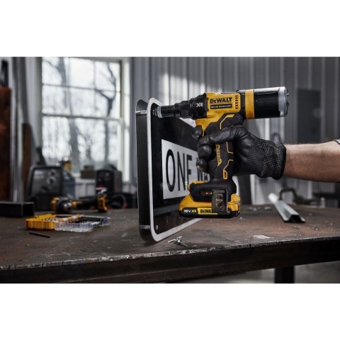 Akumulatorowa, bezszczotkowa nitownica do nitów zrywalnych 2,4-4,8mm,18V Li-Ion 1x1,7Ah GFN POWERSTACK DeWalt [DCF403E1GT-QW] wa