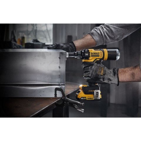 Akumulatorowa, bezszczotkowa nitownica do nitów zrywalnych 2,4-4,8mm, serii XR, 18V Li-Ion 2x2,0Ah DeWalt [DCF403D2GT-QW] walizk