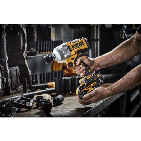 Akumulatorowy klucz udarowy 1/2'', 1626Nm 18V Li-lon DeWalt [DCF961NT-XJ]