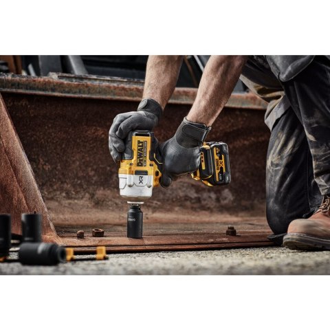 Akumulatorowy klucz udarowy 1/2", 1626Nm z gumową osłoną 18V Li-lon 2x5,0Ah POWERSTACK DeWalt [DCF961H2G-QW]