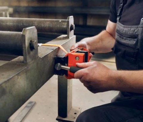 Imadło ślusarskie ze stopą magnetyczną VERSAMAG Fein [90701003020]