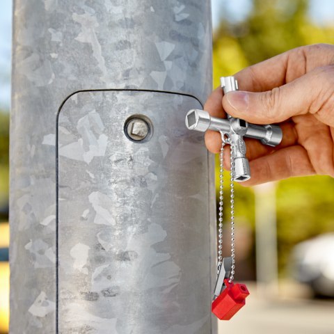 Klucz uniwersalny do szaf, tablic rozdzielczych, skrzynek i systemów odcinających KNIPEX [00 11 03]