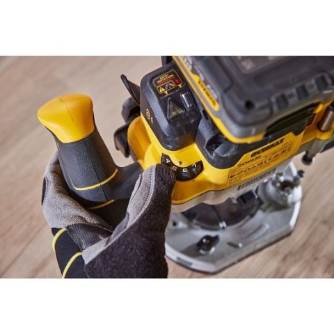 Akumulatorowa frezarka górnowrzecionowa, 18V XR, tuleja zaciskowa 8mm-12mm, DeWalt [DCW620NT-XJ] Li-Ion, TStak
