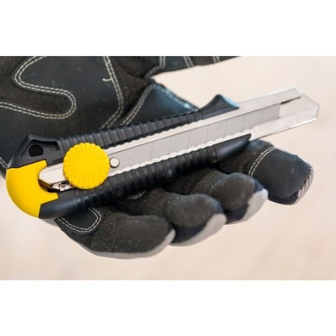 Nóż z wymiennym, łamanym ostrzem 18mm i z blokadą, Stanley [0-10-418]