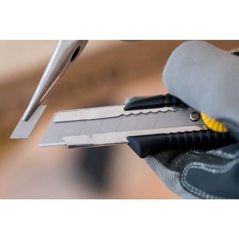 Nóż z wymiennym, łamanym ostrzem 18mm i z blokadą, Stanley [0-10-418]