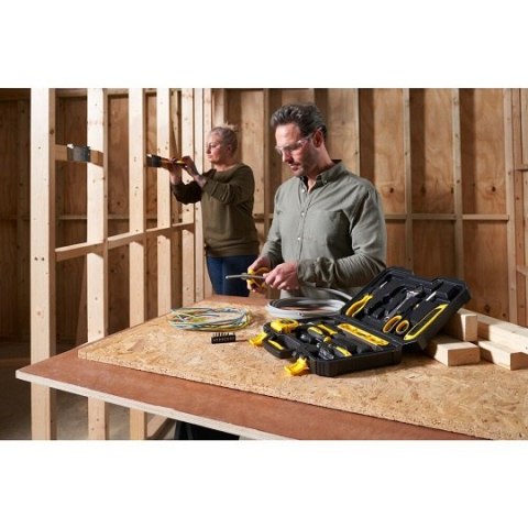 Zestaw 28 szt. narzędzi i akcesoriów: wkrętaków, szczypiec, końcówek 1/4", Stanley [STHT78050-1]