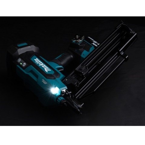 Gwoździarka akumulatorowa do gwoździ z łbem okrągłym 50-90mm, 18V, Makita [DBN901RTE] 2x5,0Ah, LXT