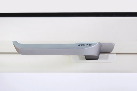 Okno dachowe FAKRO FTU-X P50 GREENVIEW – drewniane, białe, energooszczędne, bez nawiewnika