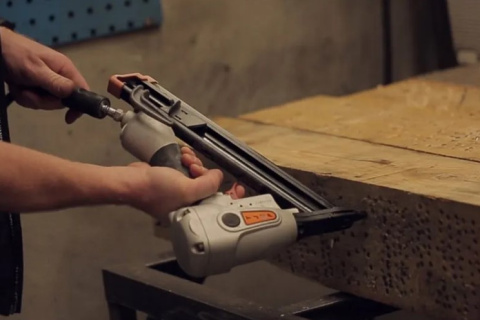 TJEP F 16/50 – Zszywacz pneumatyczny do listew przypodłogowych i prac wykończeniowych, 19–50 mm