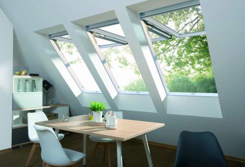 Okno dachowe PVC FAKRO PPP-X U41 MAX GREENVIEW z nawiewnikiem | Uchylny i obrotowy system preSelect