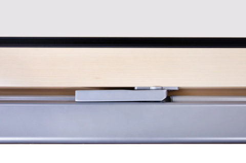 Elektryczne okno dachowe FAKRO FTP-X P50 Wi-Fi – naturalna sosna, sterowanie aplikacją