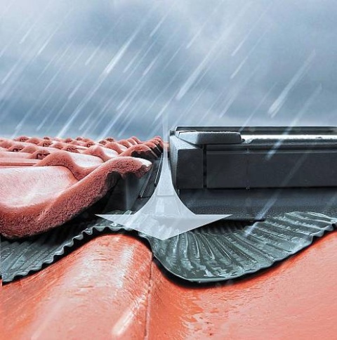 Kołnierz uszczelniający FAKRO EZV-AT AX01 Termo – moduł skrajny lewy, do zespoleń, do pokryć falistych