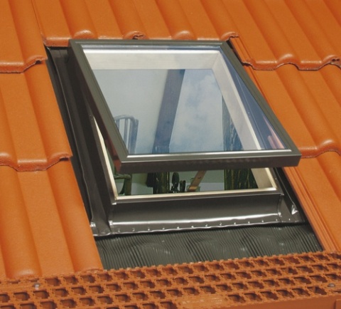 Wyłaz dachowy FAKRO WGT pojedyncza szyba hartowana