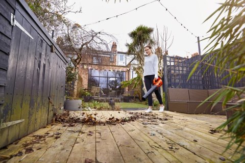 Akumulatorowa dmuchawa do liści, 18 V Li-Ion, Black+Decker [BCBL200B-XJ]