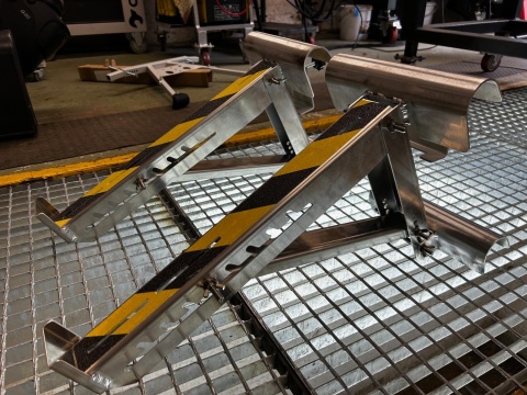 Podest wspornik dystansowy do drabin AW-1 aluminiowy (3szt.) Tiger Tools